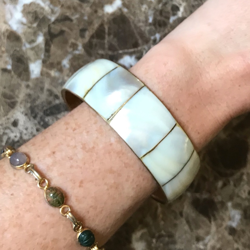 Vintage Shell Bangle - Picture 4 of 7